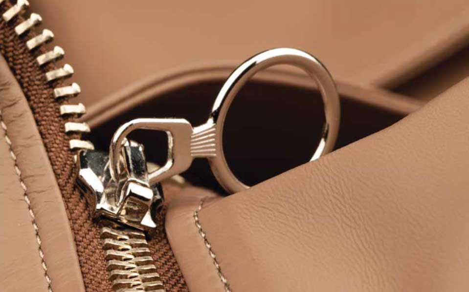Metal zipper